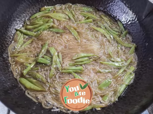 Stewed vermicelli with beans