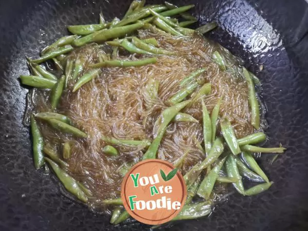 Stewed vermicelli with beans