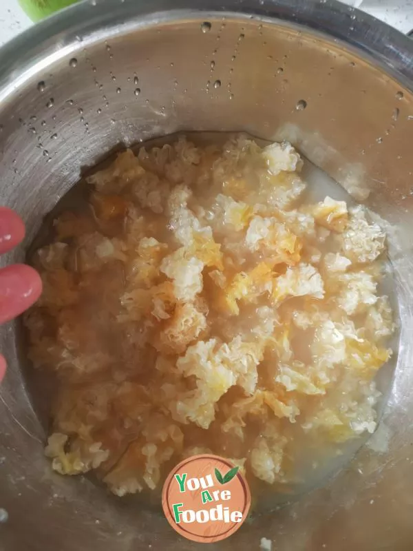 Congee with White Fungus, snow pear and Mung Bean