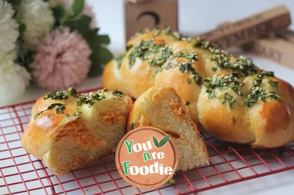 Salty, fragrant and beautiful ~ [onion and meat floss braided bread]