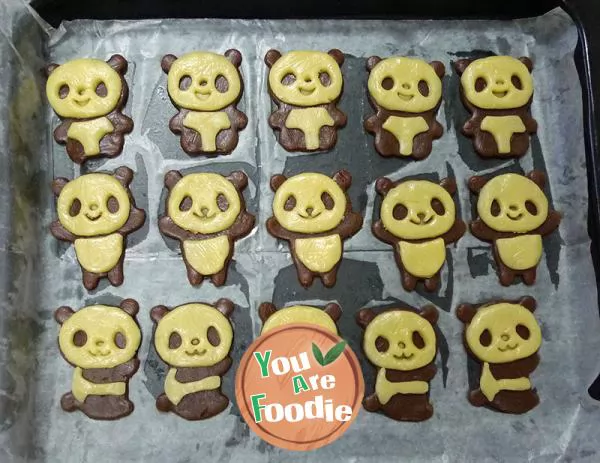 Two color three-dimensional panda biscuit