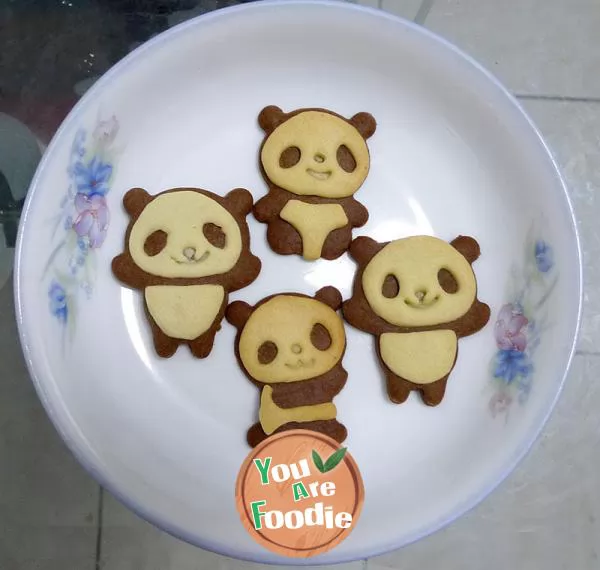 Two color three-dimensional panda biscuit