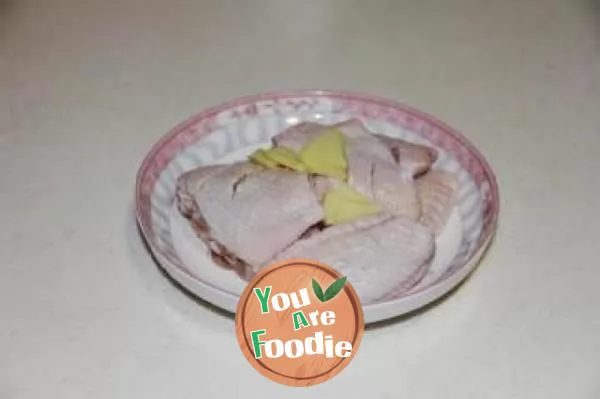 Steamed chicken wings with flour