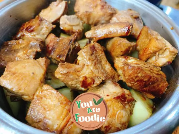 Stewed pot with potato ribs