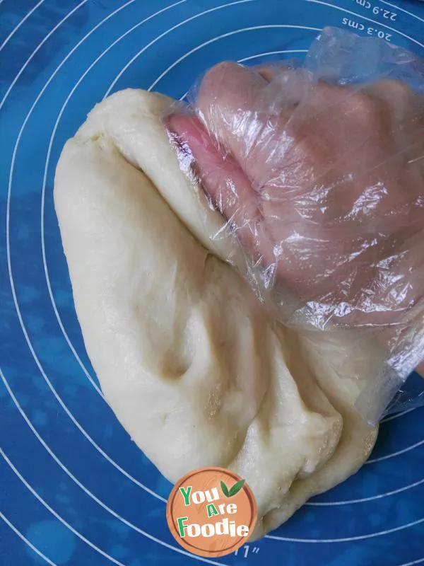 deep-fried flaky buns filled with sweet bean paste