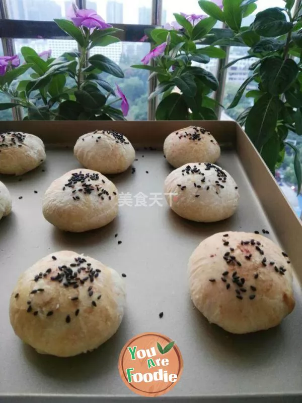 deep-fried flaky buns filled with sweet bean paste