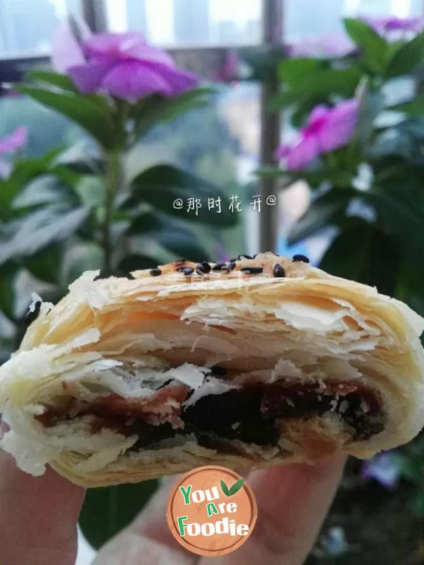 deep-fried flaky buns filled with sweet bean paste