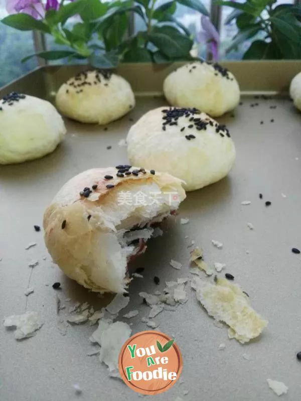 deep-fried flaky buns filled with sweet bean paste