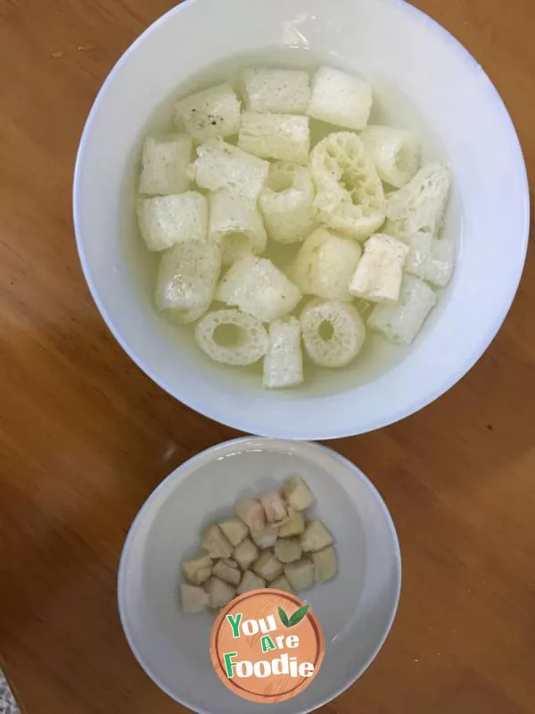 Boiled baby cabbage with scallops and bamboo fungus