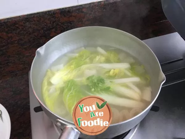 Boiled baby cabbage with scallops and bamboo fungus