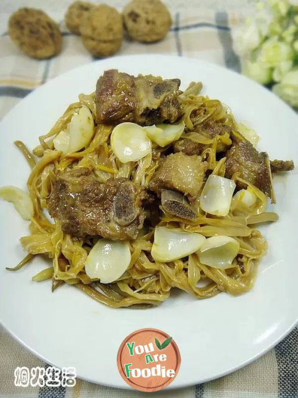 Braised spareribs with cauliflower and Lily