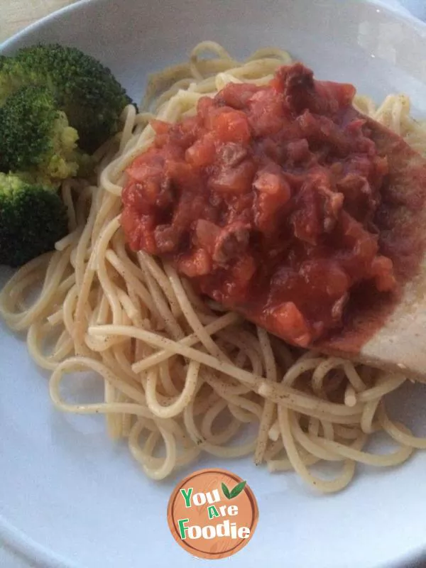 Classic spaghetti with meat sauce