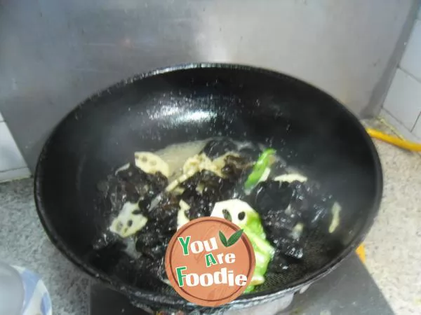 Fried agaric with lotus root