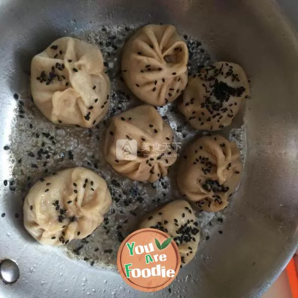 Fried Bun in soup