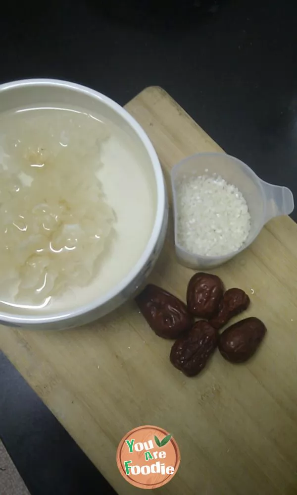 Red jujube and Tremella congee with rock sugar