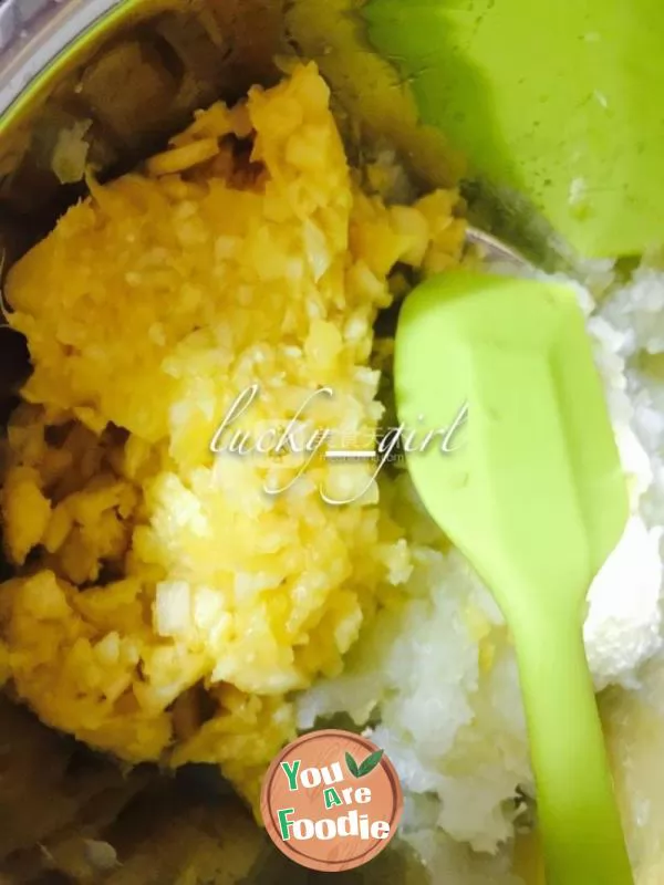 Pineapple crisp (with super simple method of wrapping pineapple crisp)