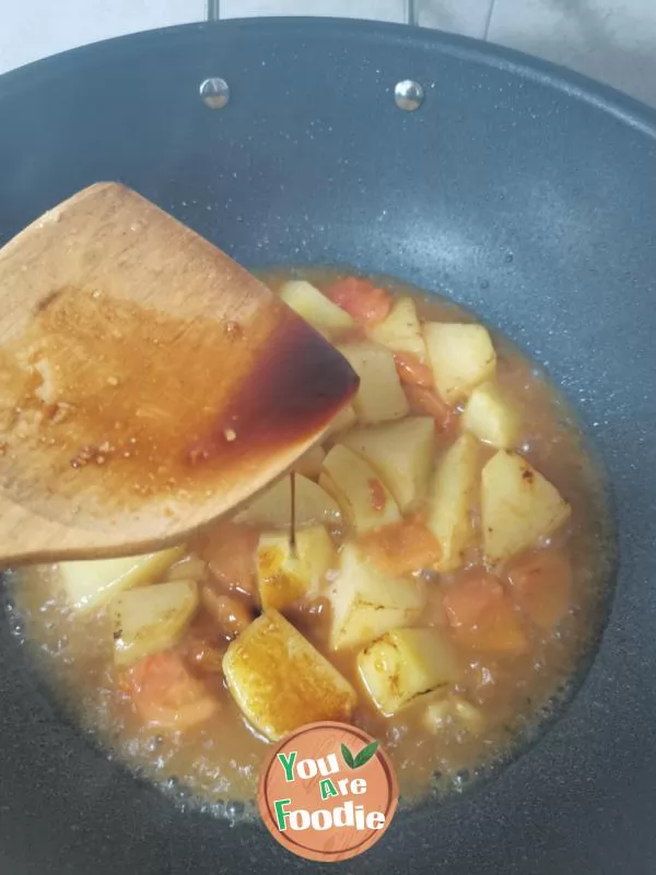 Braised potato with tomato