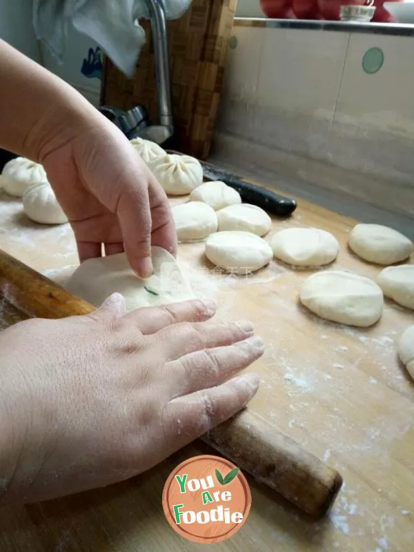 Steamed stuffed bun with cabbage and egg