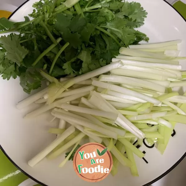 Fried beef with leek and coriander