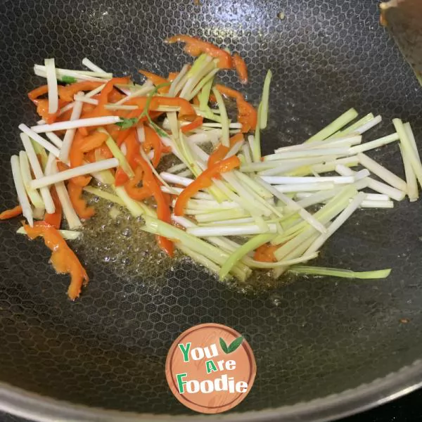 Fried beef with leek and coriander