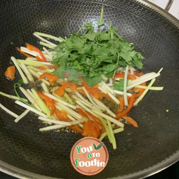 Fried beef with leek and coriander