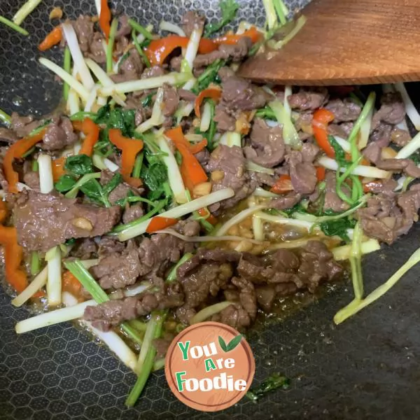 Fried beef with leek and coriander