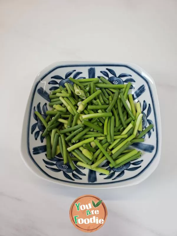 Sauteed pork intestines with garlic sprouts