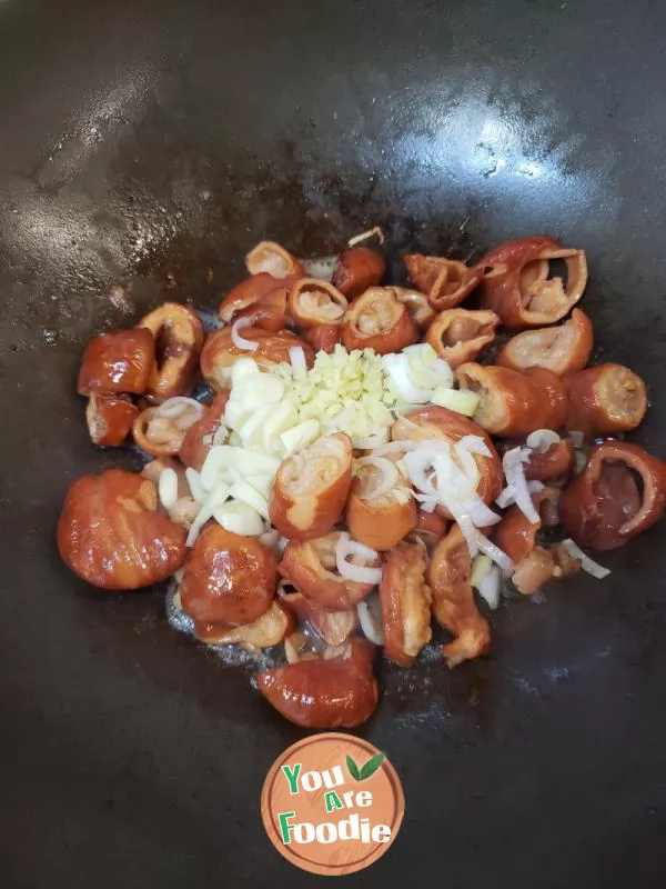 Sauteed pork intestines with garlic sprouts