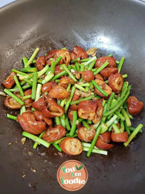 Sauteed pork intestines with garlic sprouts