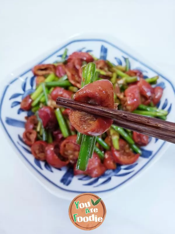 Sauteed pork intestines with garlic sprouts