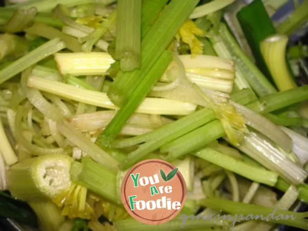 Fried minced pork with celery