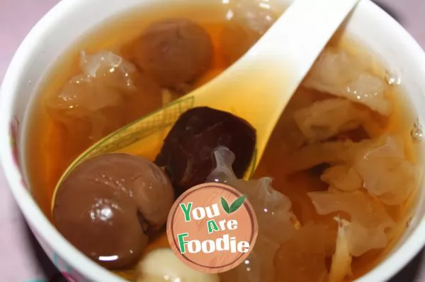 Longan lotus seed Tremella Lily soup