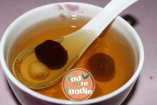 Longan lotus seed Tremella Lily soup