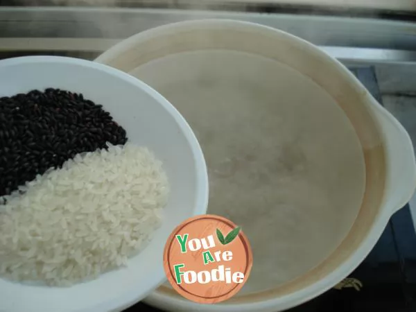 Blood enriching black rice and red jujube porridge