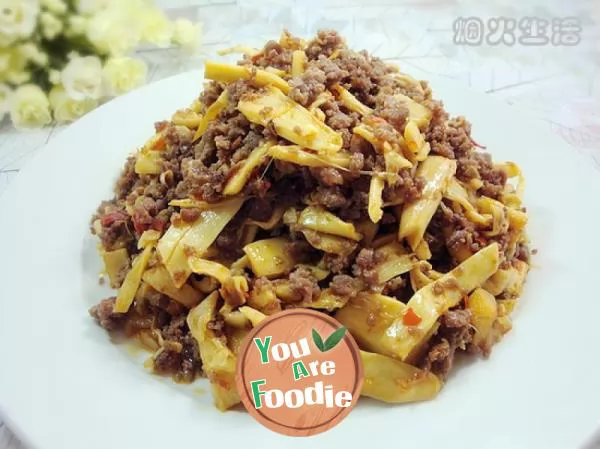 Fried-beef-with-pickled-bamboo-shoots