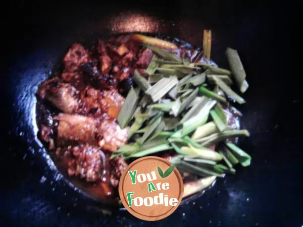 [fried saury with Laoganma]