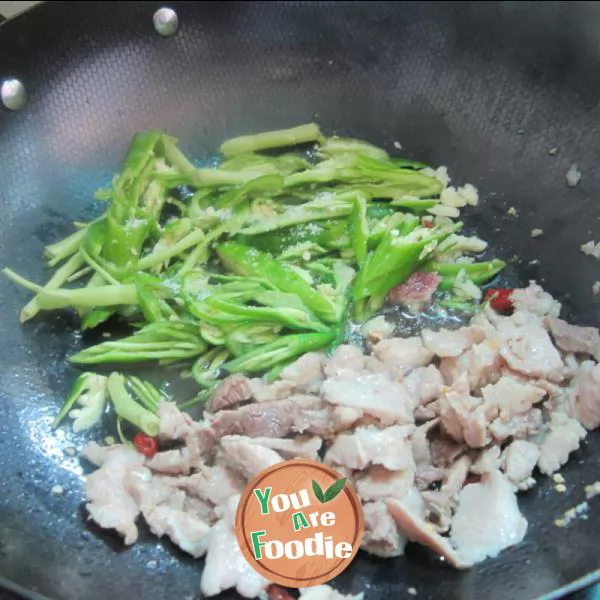 Fried lean meat with chili