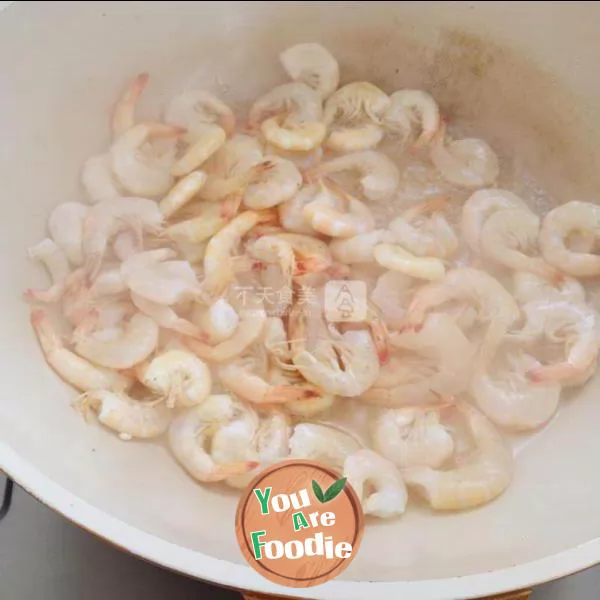 Fried shrimp with garlic