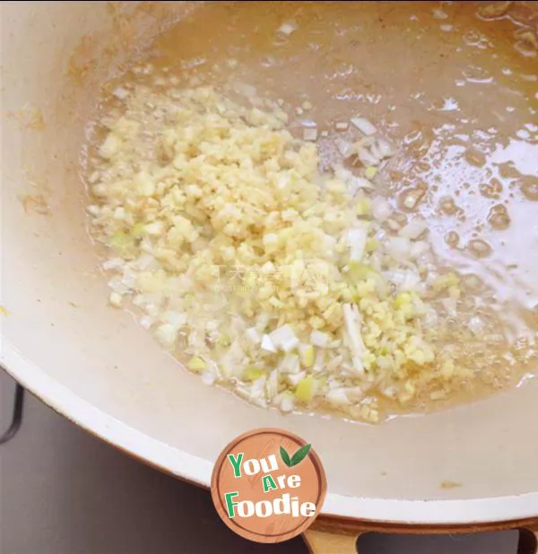 Fried shrimp with garlic