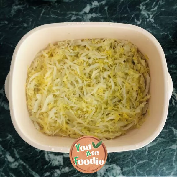 Pickled cabbage and white meat without noodles