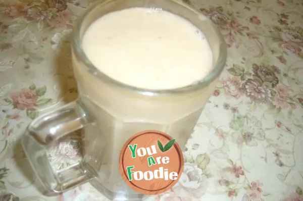 Smooth banana milkshake ~! Super simple