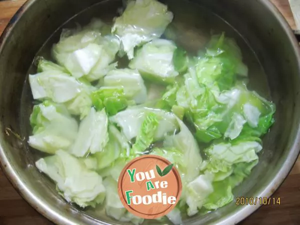 Steamed cabbage with chopped pepper