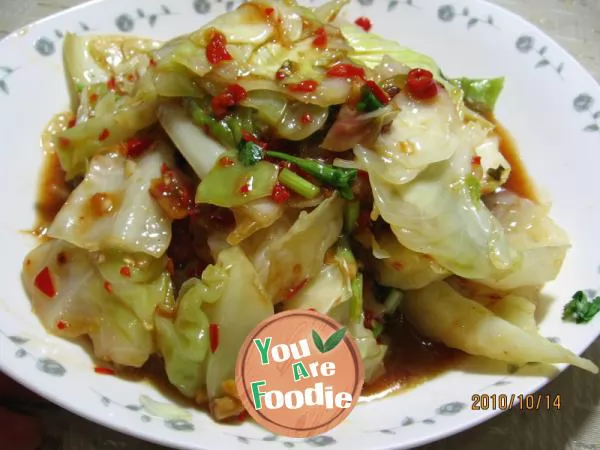 Steamed cabbage with chopped pepper