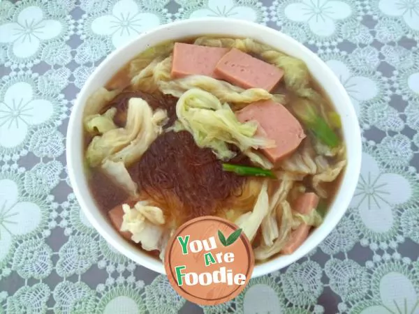 Stewed-vermicelli-with-pork-and-cabbage-for-lunch