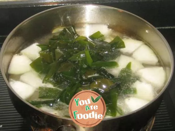 Kelp and white gourd soup