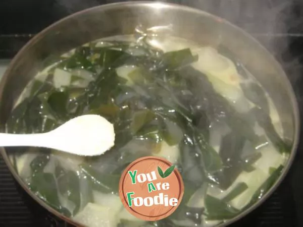 Kelp and white gourd soup