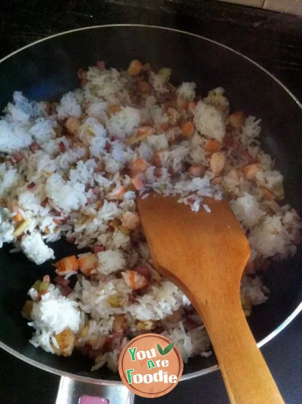 [counterattack of leftover rice] steamed rice with golden eggs