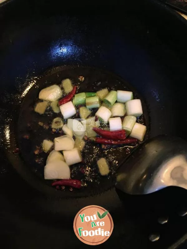 Stewed noodles with potato and beef