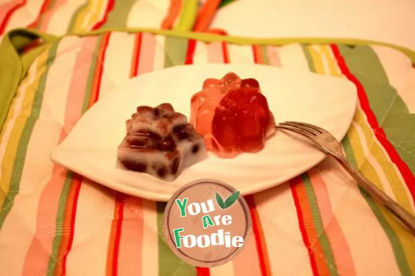 Coconut milk red bean pudding
