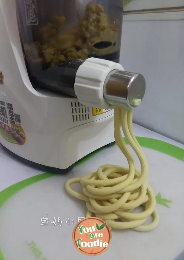 Cumin colored vegetable hollow noodles